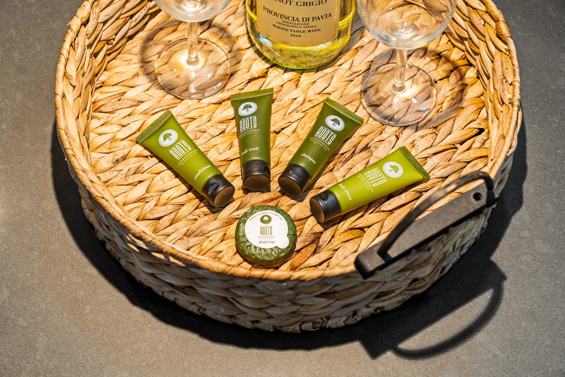 Airbnb Photography: Stylish Urban Apartment With Rooftop Patio in Jersey City, NJ