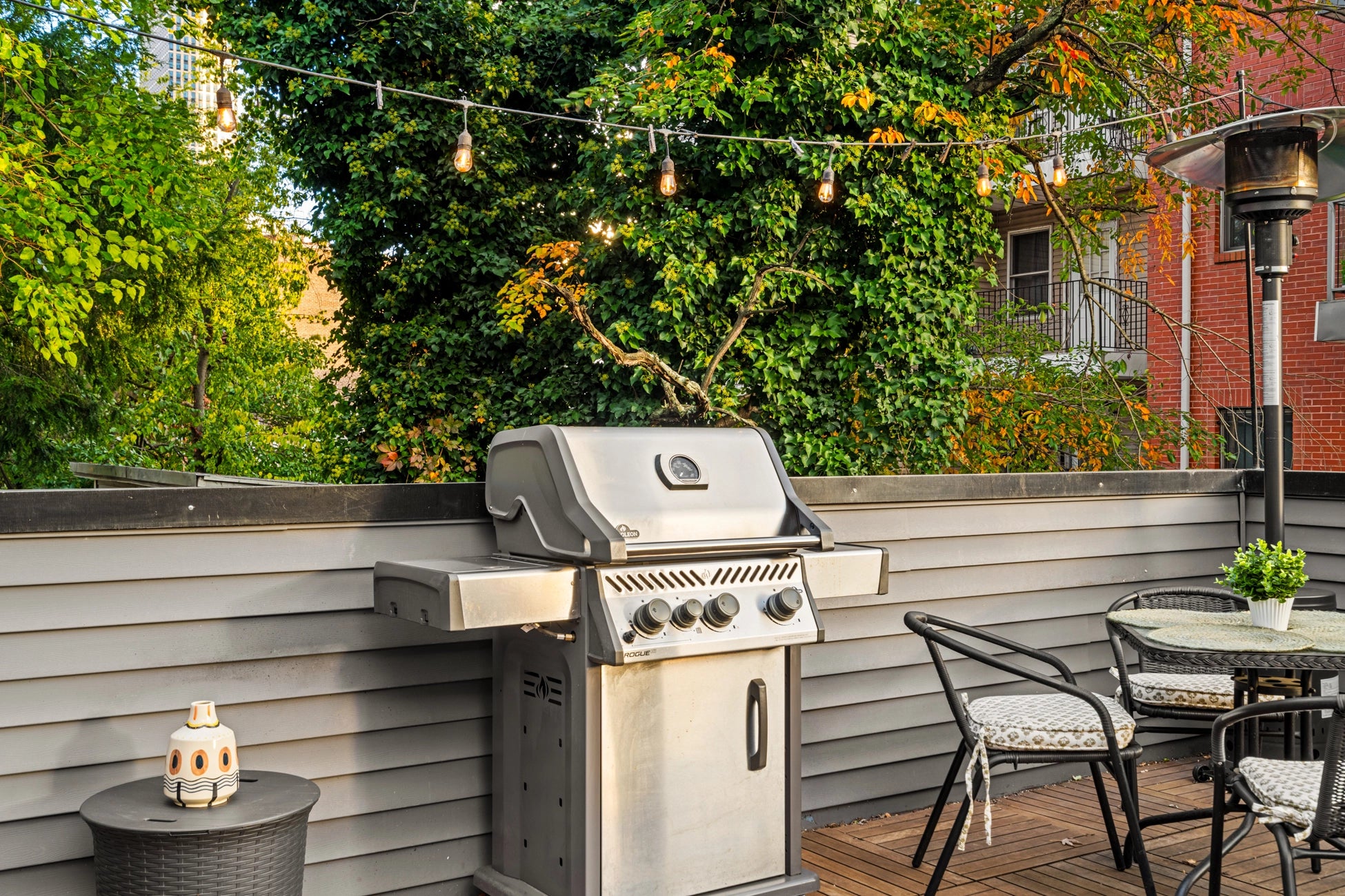 Airbnb Photography: Stylish Urban Apartment With Rooftop Patio in Jersey City, NJ