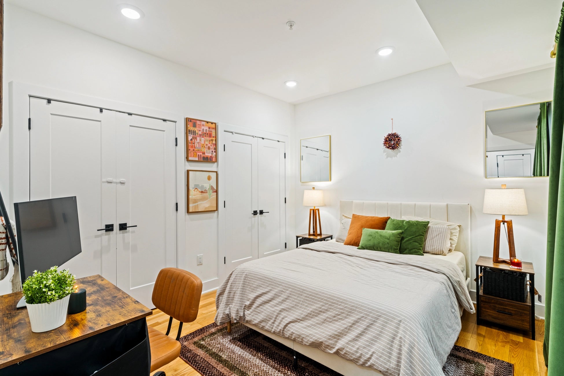 Airbnb Photography: Stylish Urban Apartment With Rooftop Patio in Jersey City, NJ