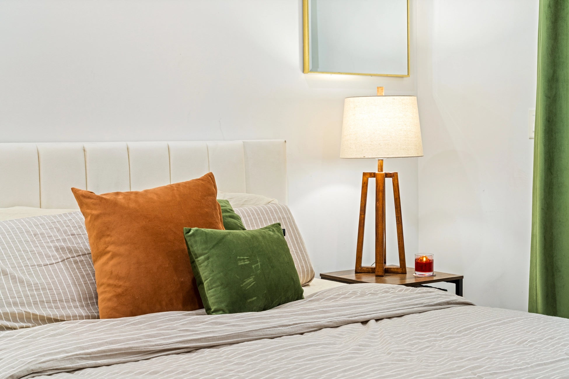 Airbnb Photography: Stylish Urban Apartment With Rooftop Patio in Jersey City, NJ