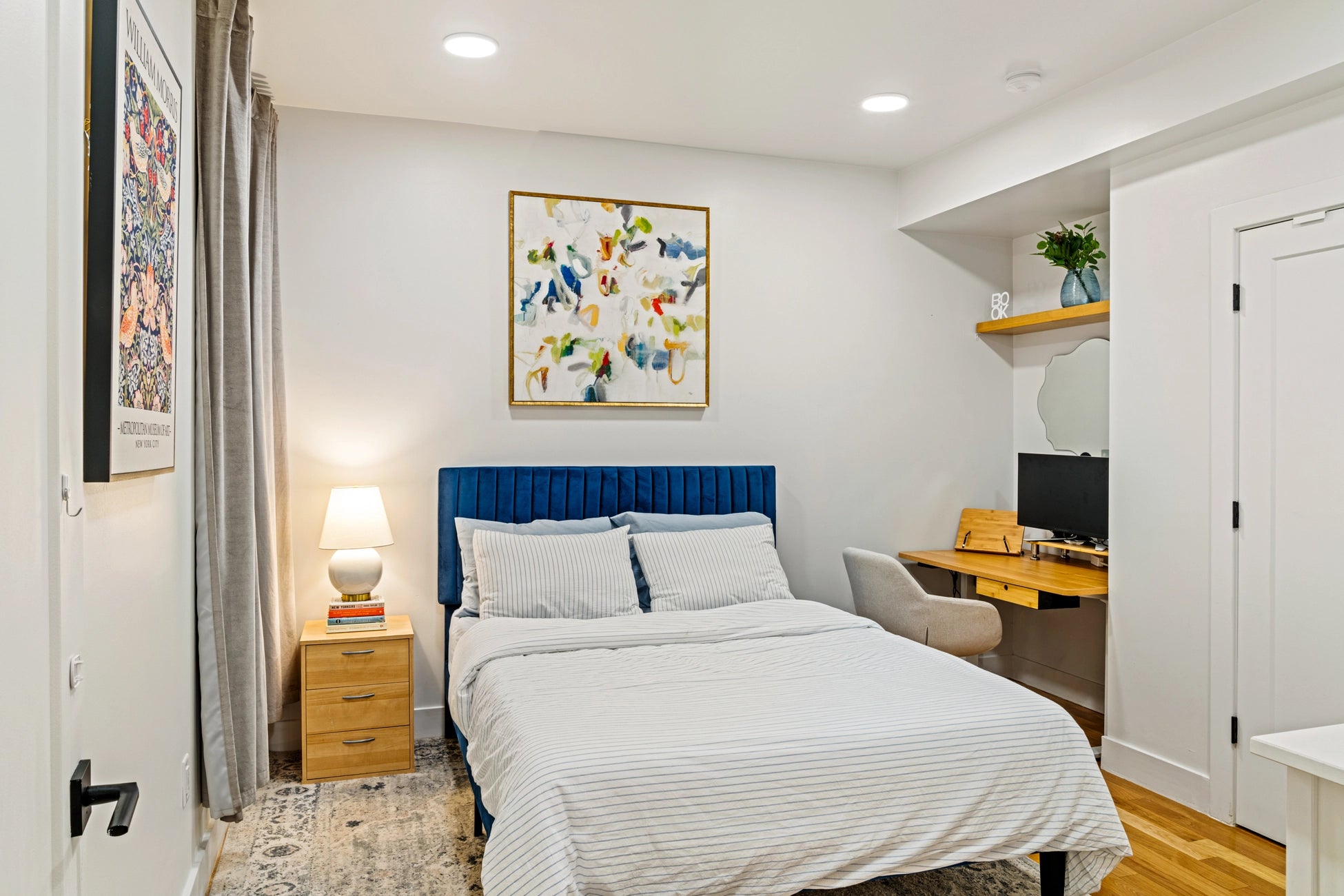 Airbnb Photography: Stylish Urban Apartment With Rooftop Patio in Jersey City, NJ