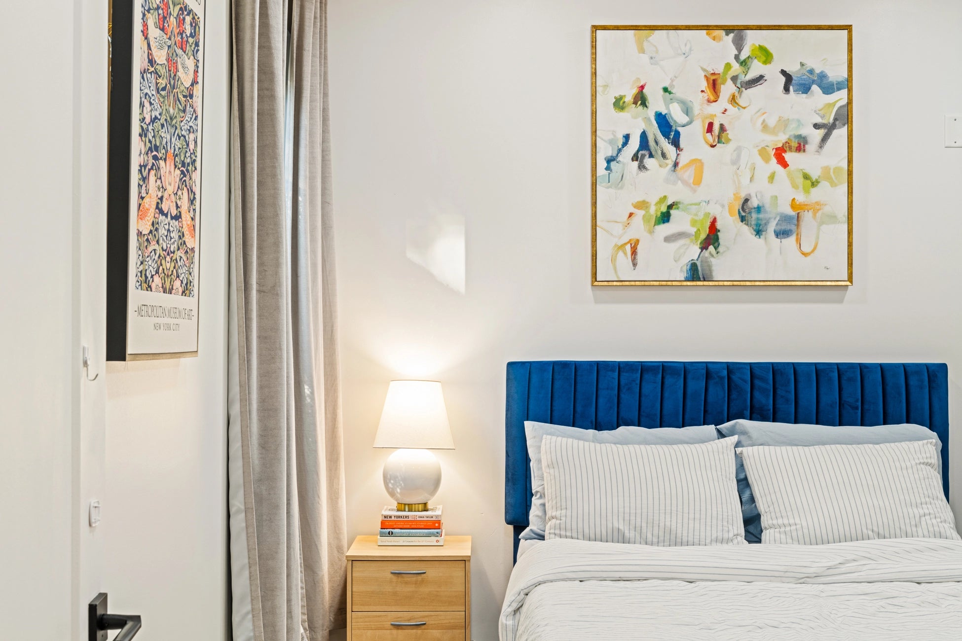 Airbnb Photography: Stylish Urban Apartment With Rooftop Patio in Jersey City, NJ