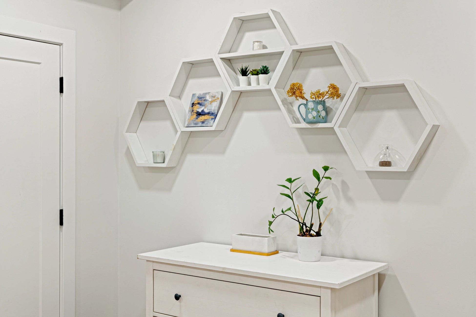 Airbnb Photography: Stylish Urban Apartment With Rooftop Patio in Jersey City, NJ