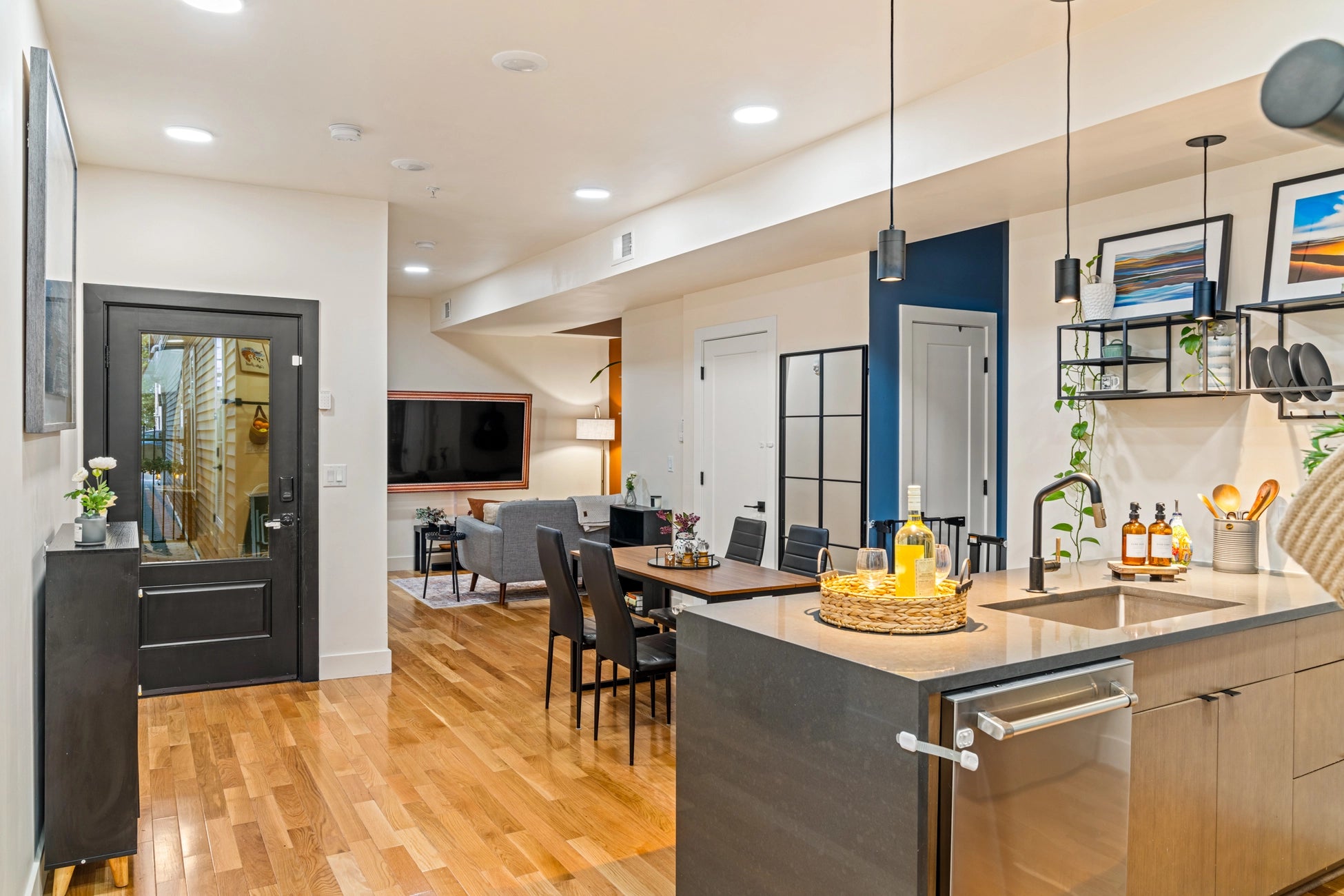 Airbnb Photography: Stylish Urban Apartment With Rooftop Patio in Jersey City, NJ