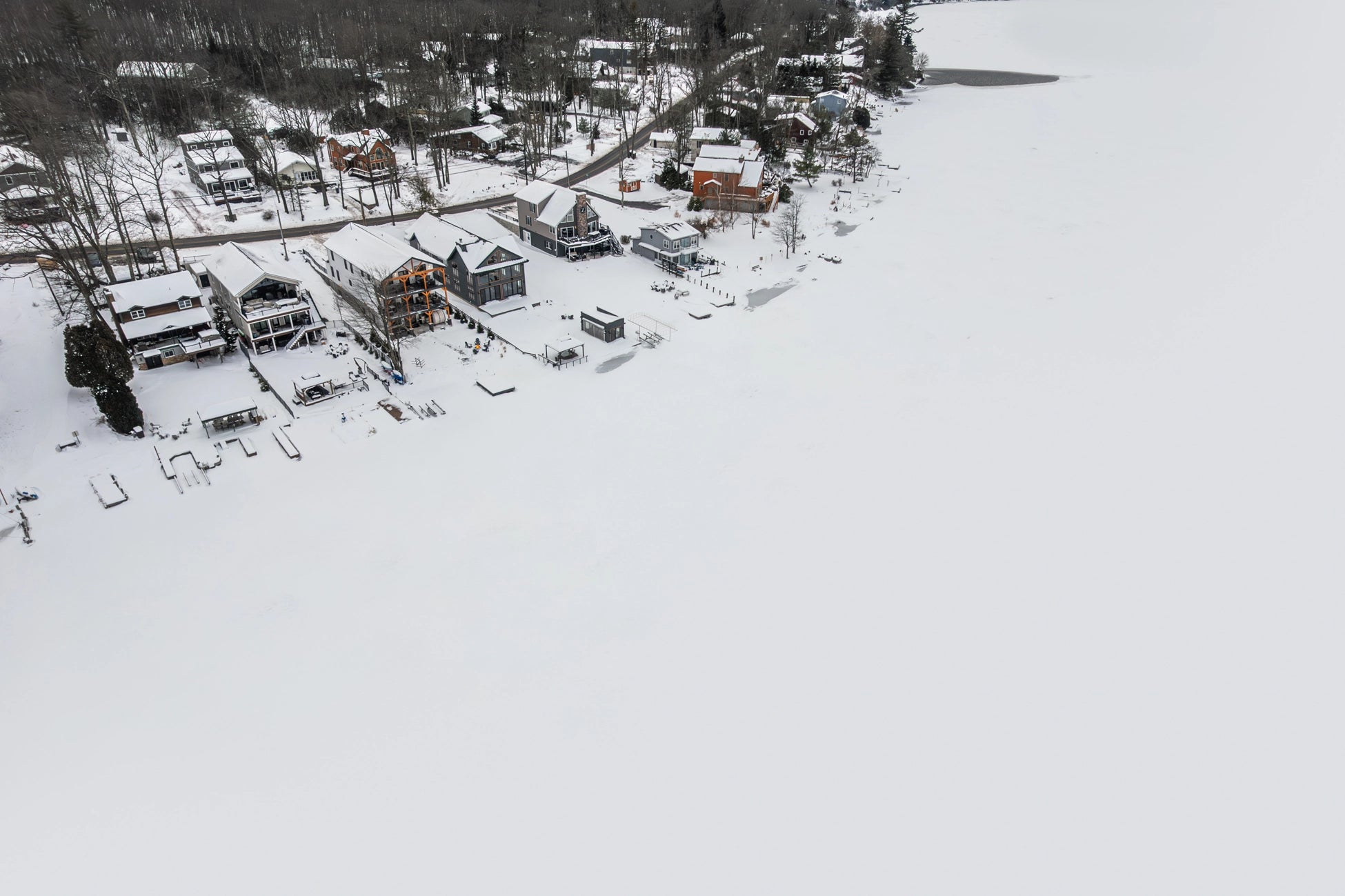 Airbnb Photography: Luxury Lakefront STR Home in Lake Harmony, PA