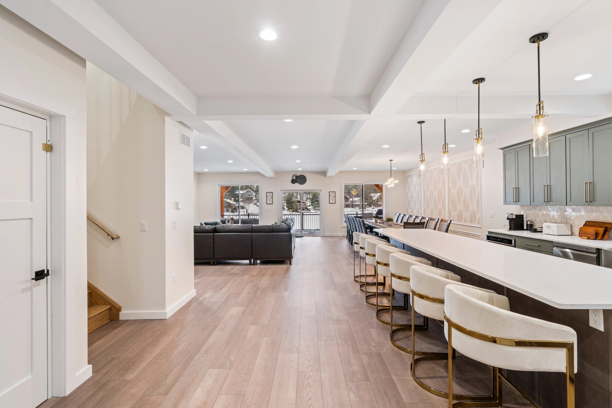 Airbnb Photography: Luxury Lakefront STR Home in Lake Harmony, PA