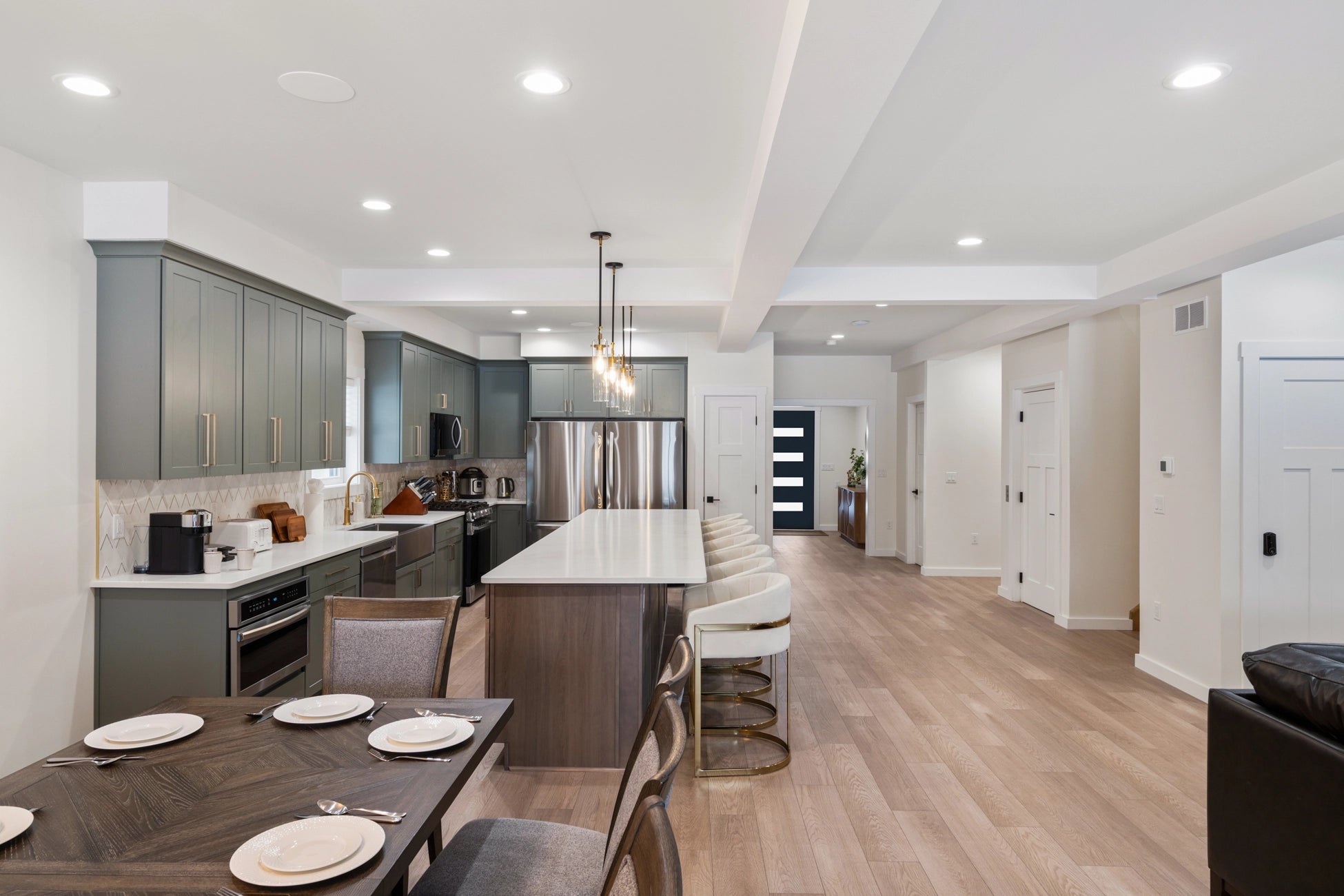 Airbnb Photography: Luxury Lakefront STR Home in Lake Harmony, PA