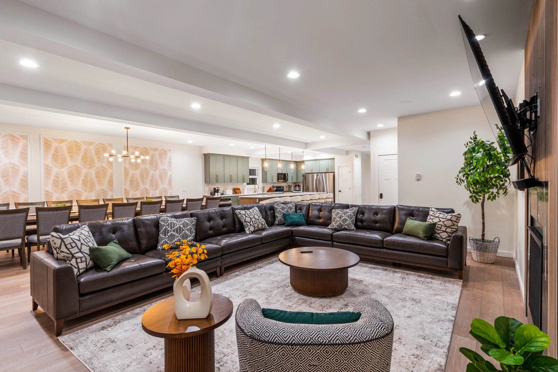 Airbnb Photography: Luxury Lakefront STR Home in Lake Harmony, PA