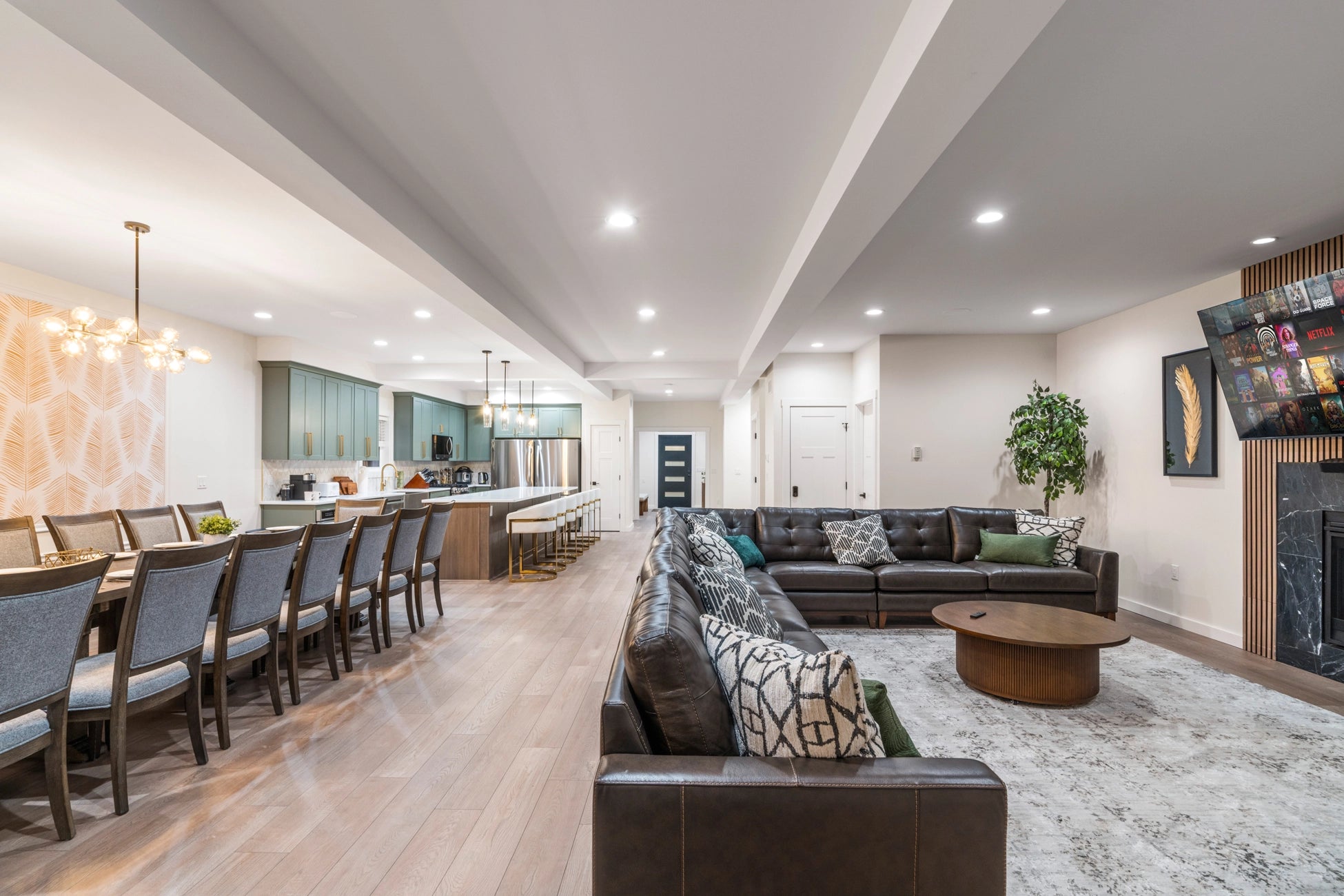 Airbnb Photography: Luxury Lakefront STR Home in Lake Harmony, PA