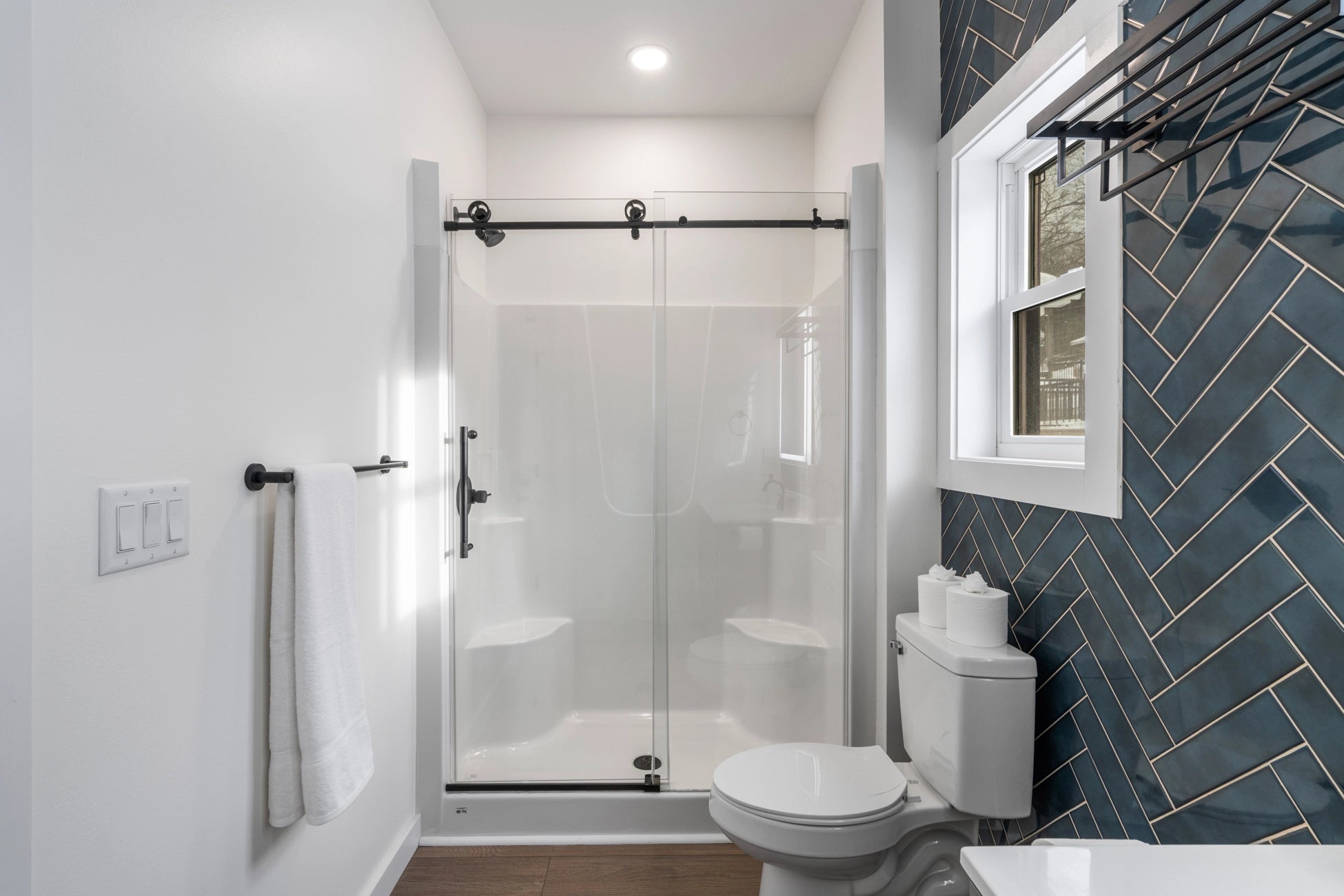 Airbnb Photography: Luxury Lakefront STR Home in Lake Harmony, PA