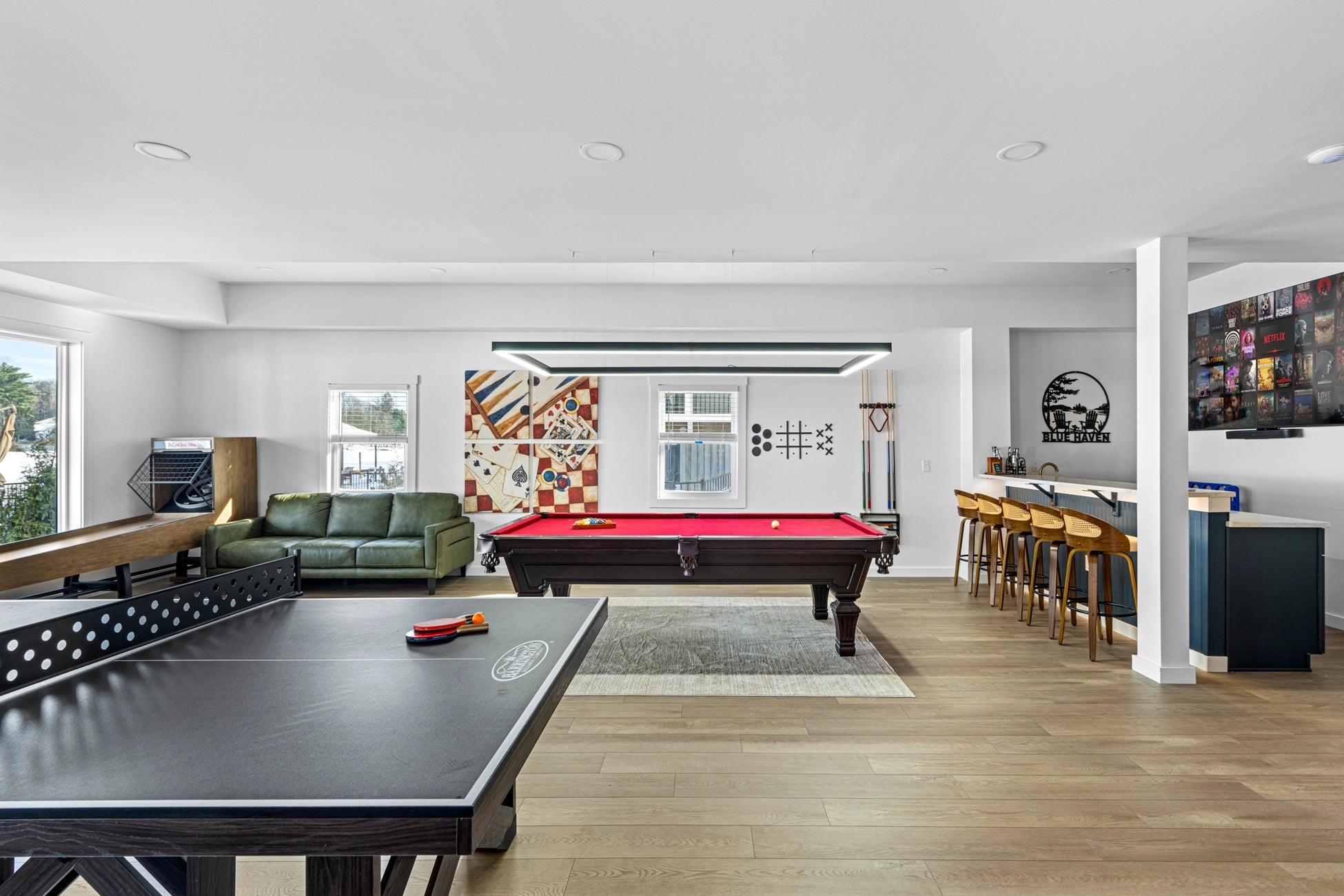 Airbnb Photography: Luxury Lakefront STR Home in Lake Harmony, PA