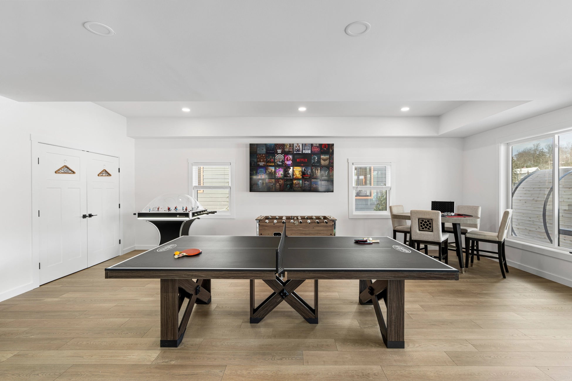 Airbnb Photography: Luxury Lakefront STR Home in Lake Harmony, PA