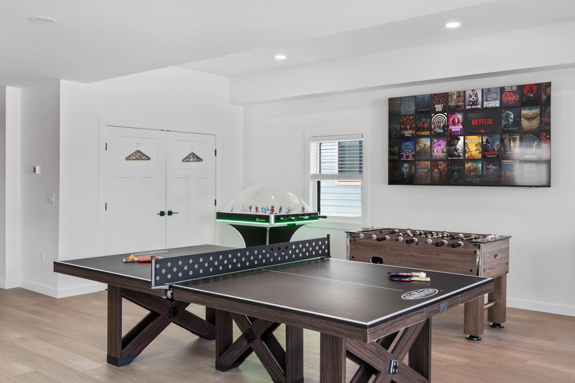 Airbnb Photography: Luxury Lakefront STR Home in Lake Harmony, PA