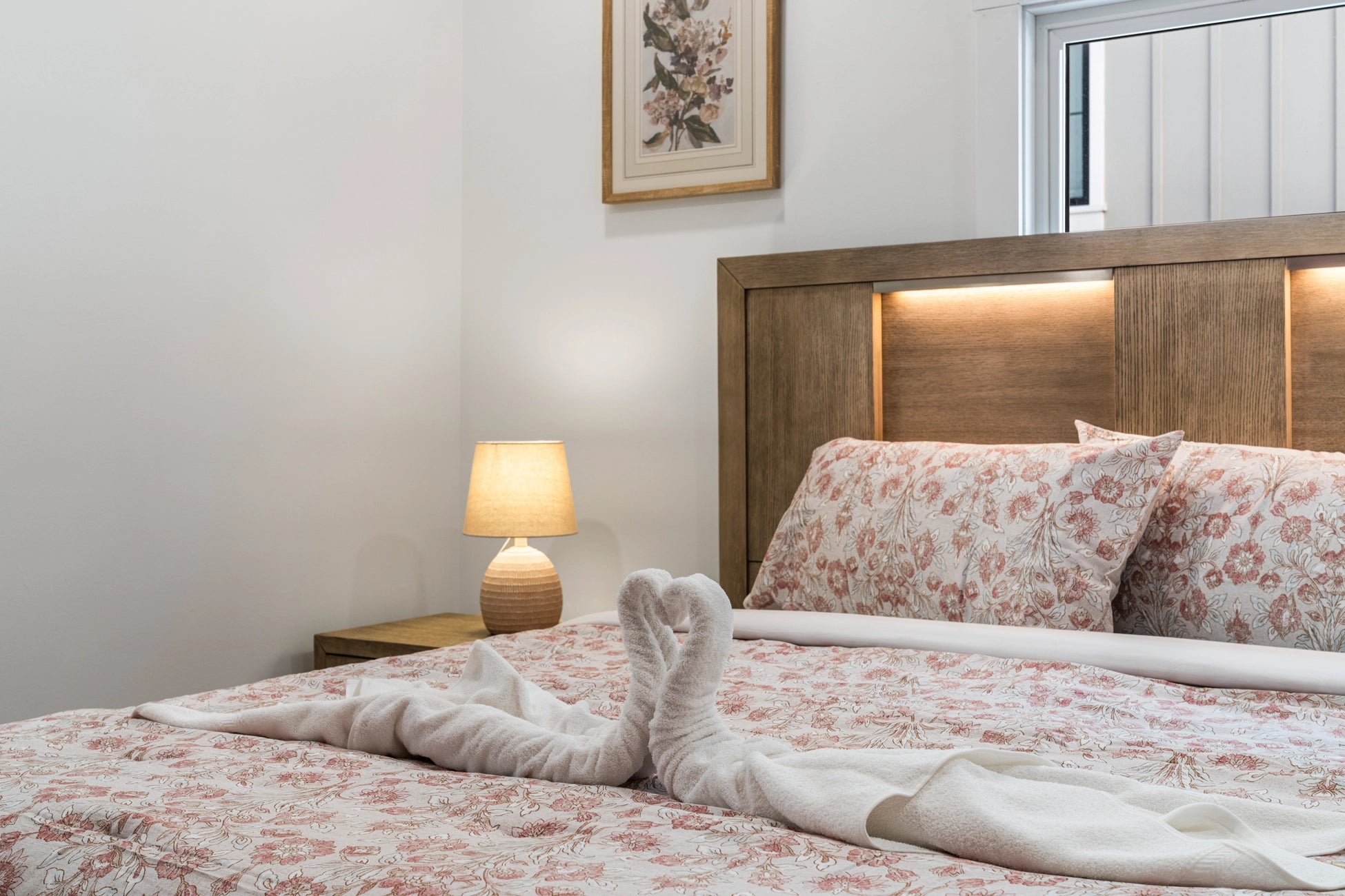 Airbnb Photography: Luxury Lakefront STR Home in Lake Harmony, PA