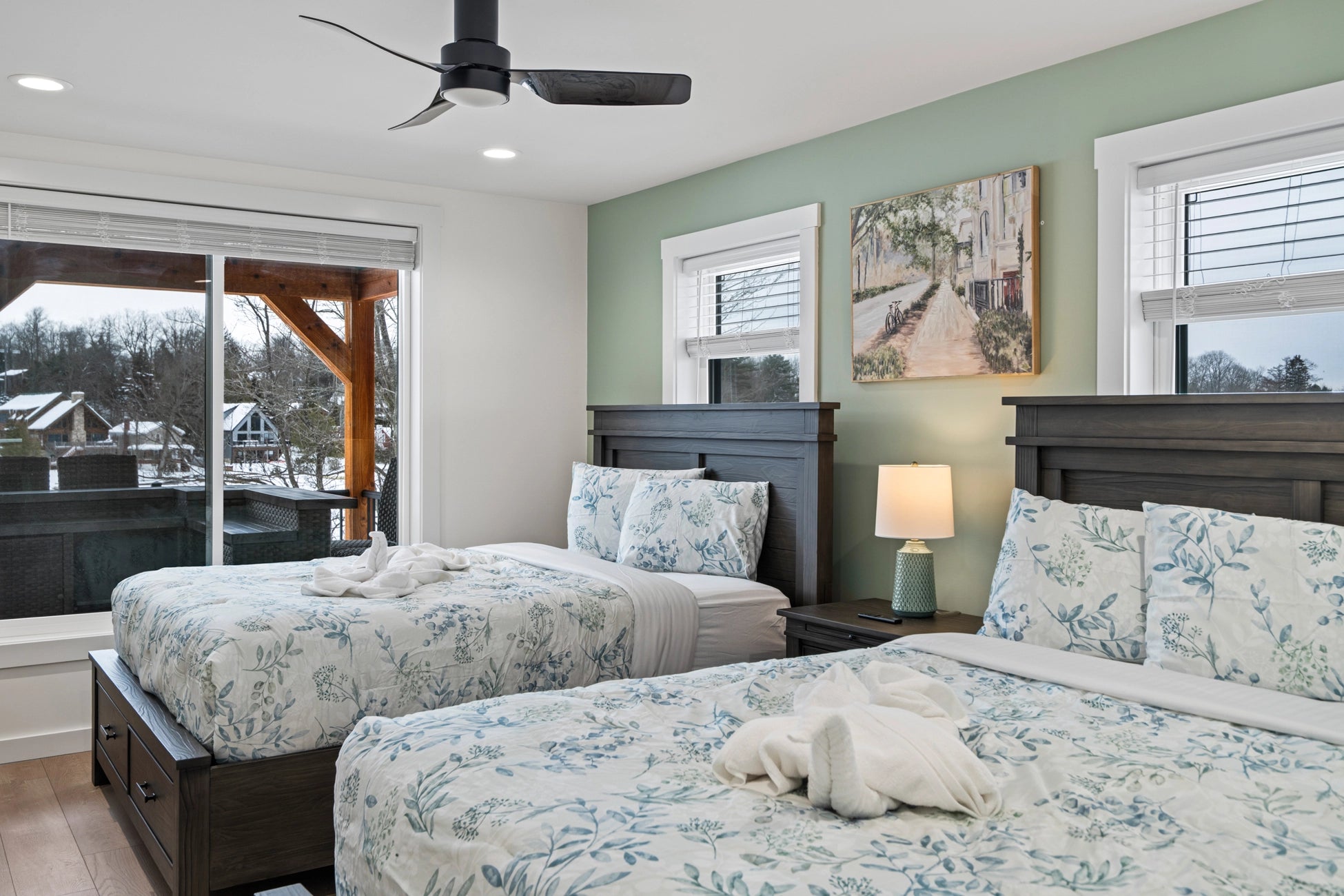 Airbnb Photography: Luxury Lakefront STR Home in Lake Harmony, PA