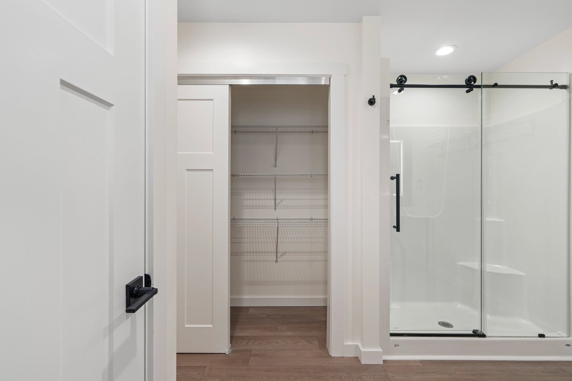 Airbnb Photography: Luxury Lakefront STR Home in Lake Harmony, PA